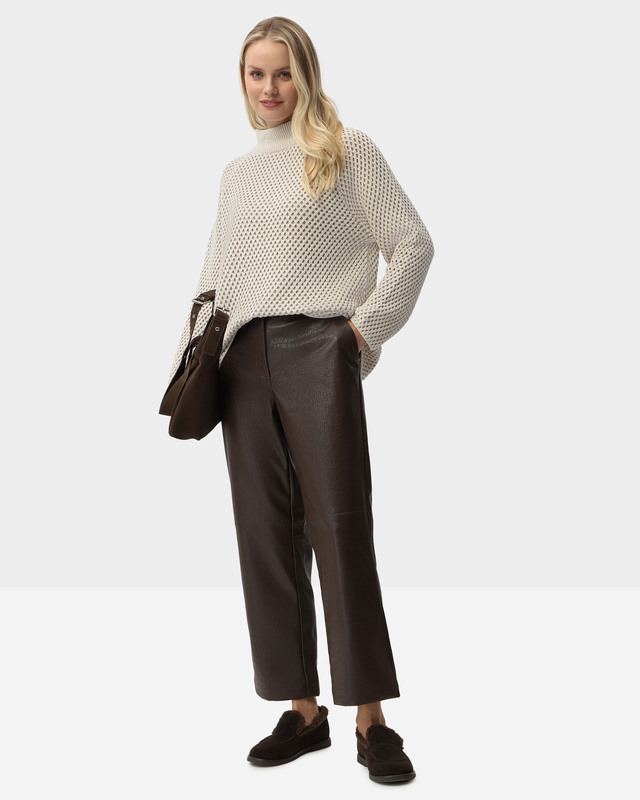 Брюки из экокожи с тиснением под крокодила