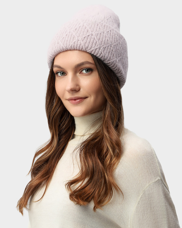 Шапка с ангорой, шерстью и вискозой в составе