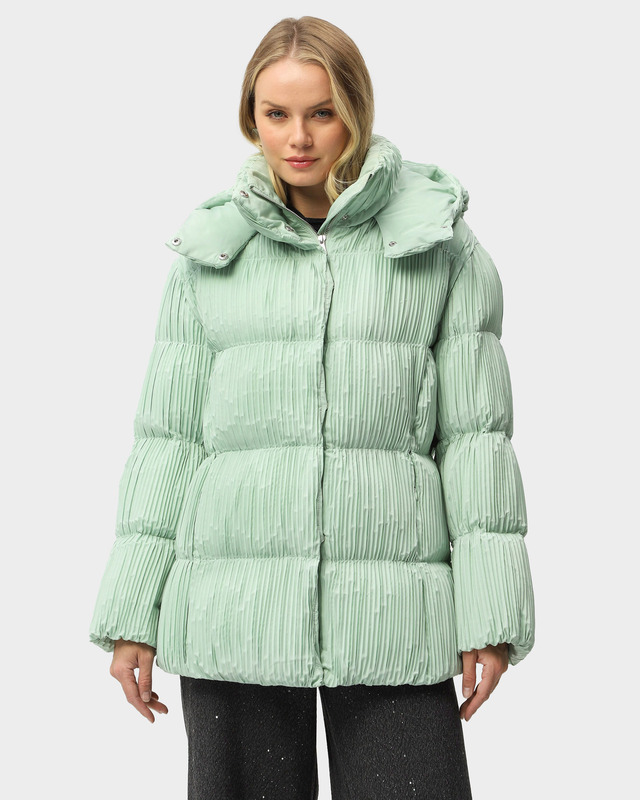 Куртка из фактурной ткани с водонепроницаемым покрытием и защитой от ветра