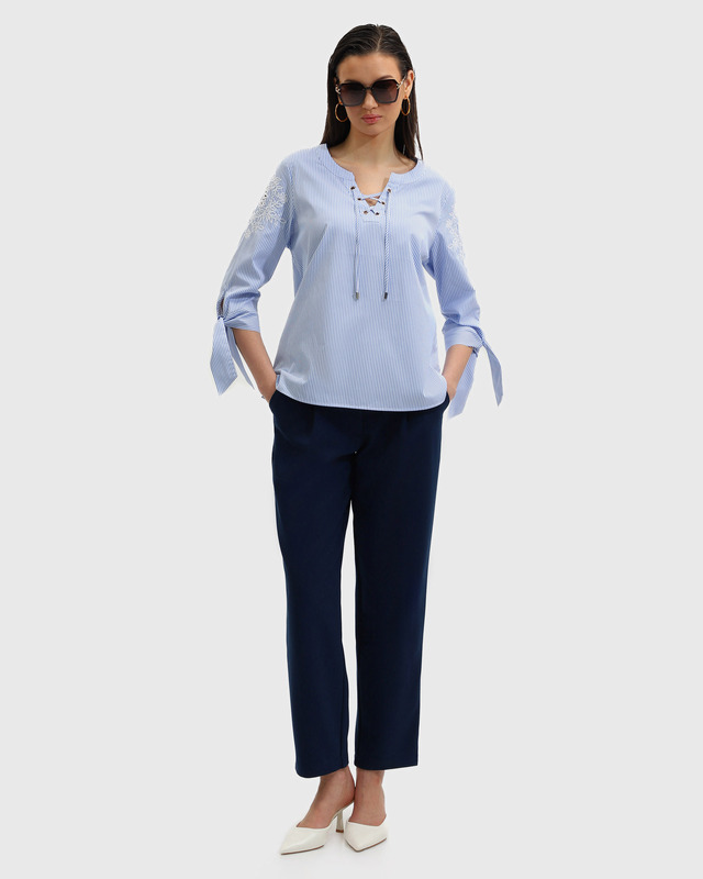 Элегантные брюки средней посадки с защипами и эластичным поясом