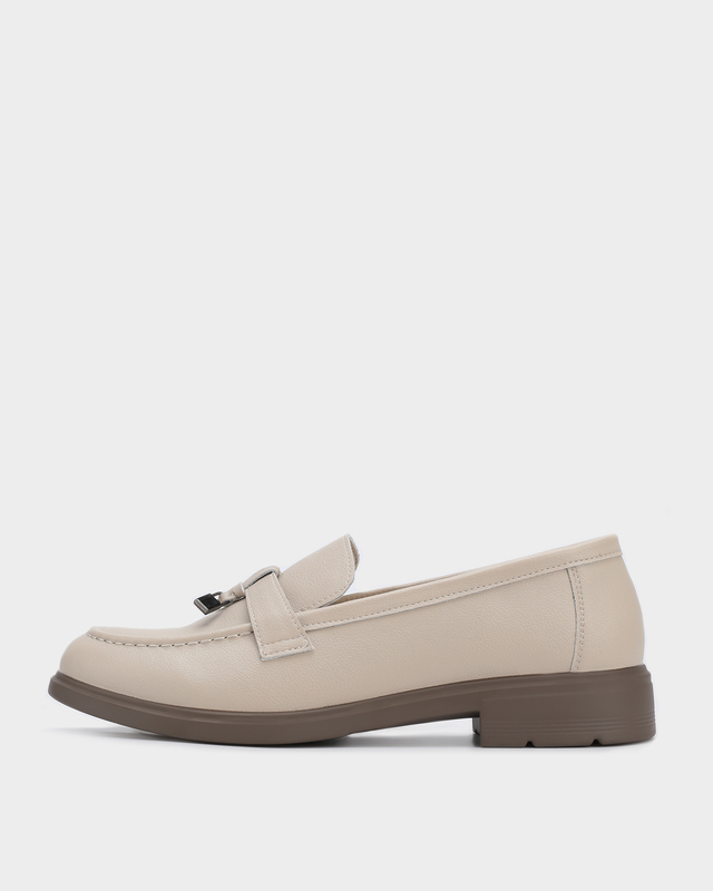 Лоферы из натуральной кожи с декором на союзке