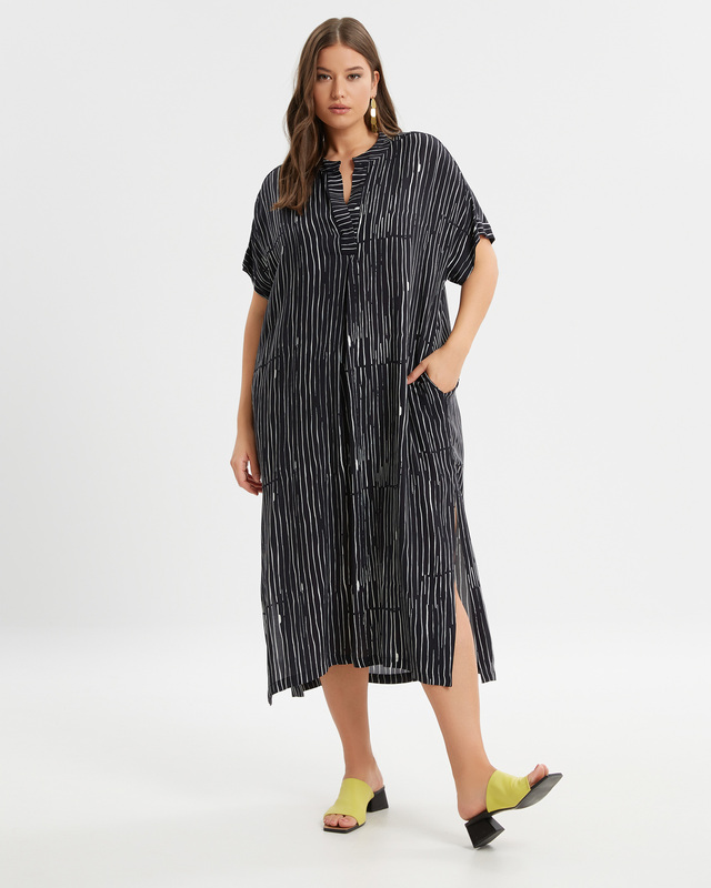 Платье прямого кроя из вискозы 13990₽