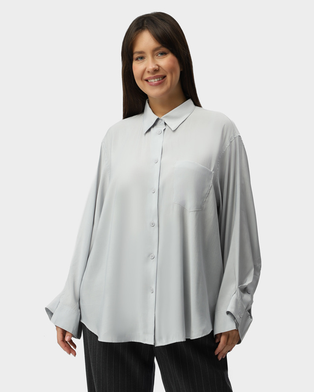 Блузка оверсайз-силуэта с объемными манжетами