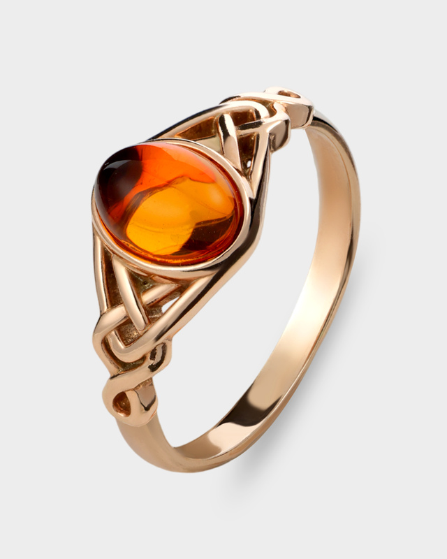 Кольцо из позолоченного серебра с природным янтарем